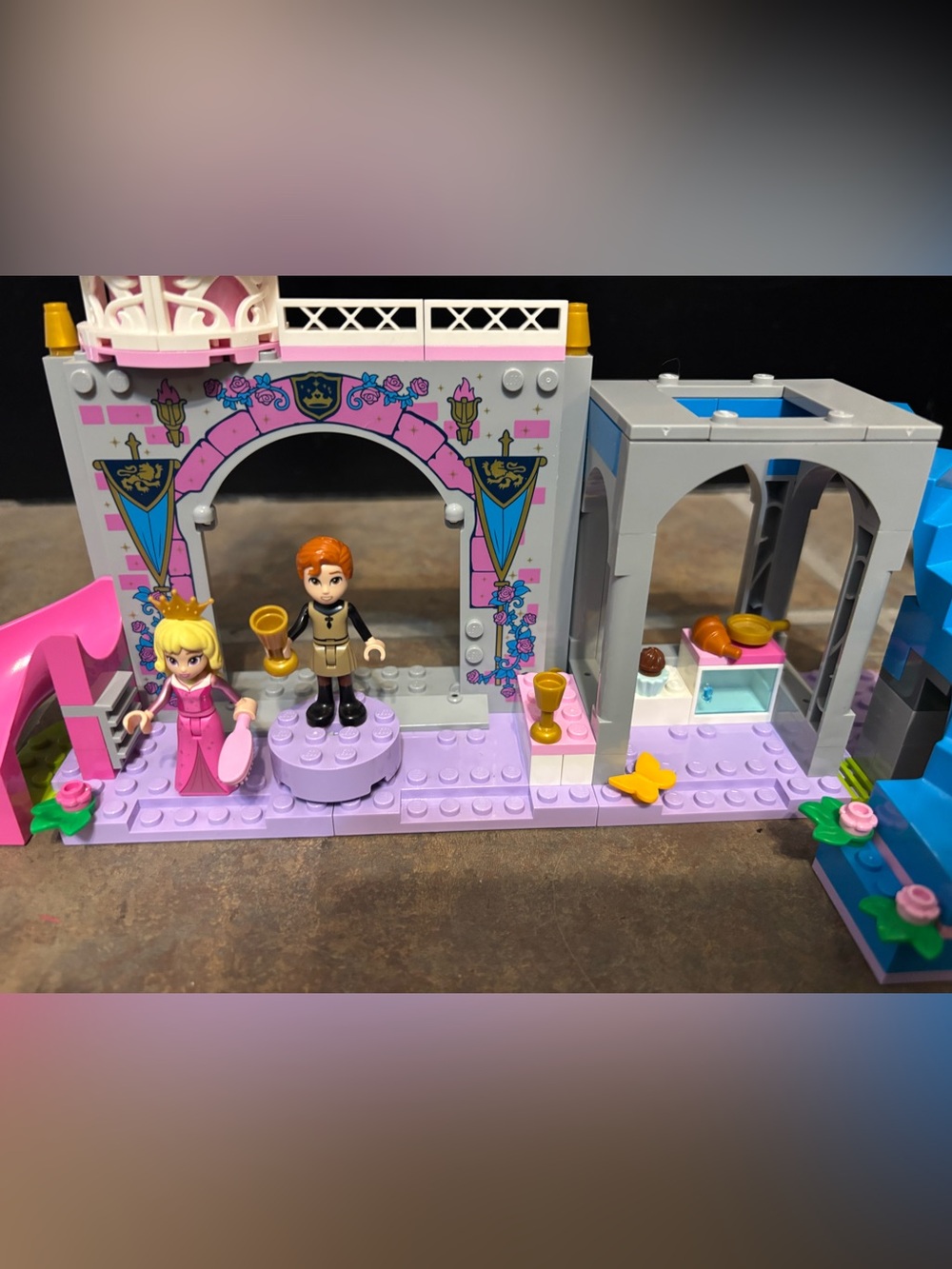 LEGO Disney Princess 43211 Aurora's Castle – 99% Complete w/ Instructions - Picture 4 of 10